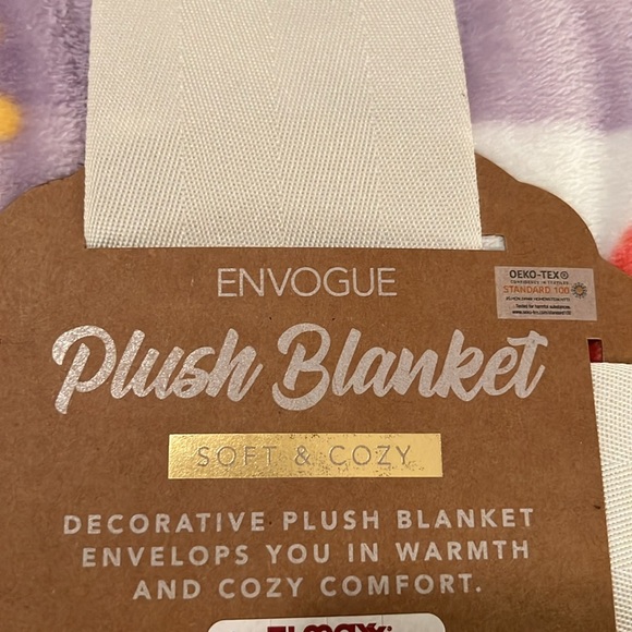 NEW!! Strawberry super soft queen size blanket! Viral! BN with tags - Picture 5 of 6